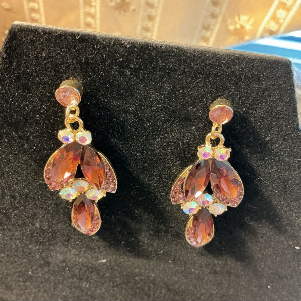 Elegant Gold and Pink Crystal Drop Earrings in Goldtone - Picture 4 of 7